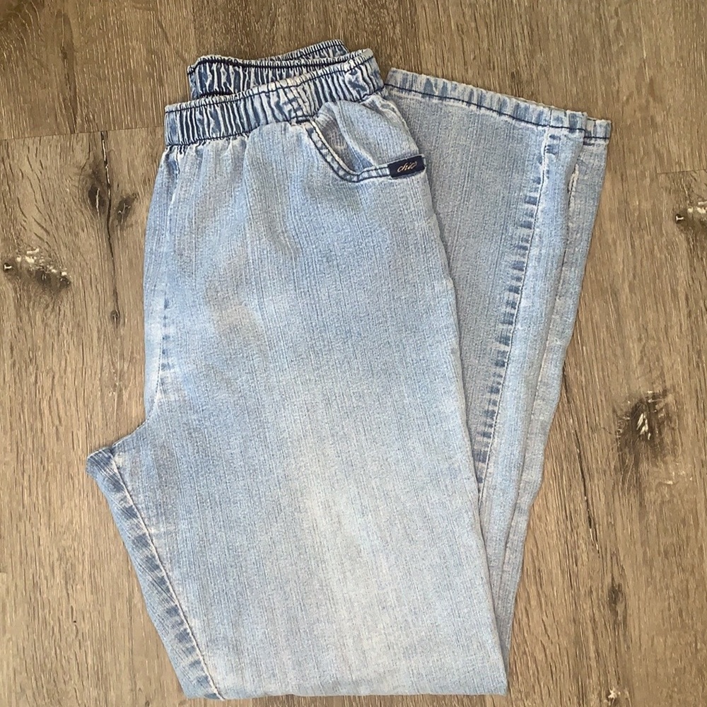 Vintage Chic | Mom Jeans | Size 8 - Picture 3 of 5